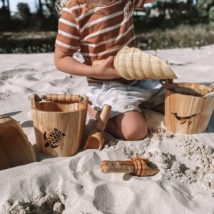 Wooden Buckets, Scoops and Shovels Early Learning Centre Kit